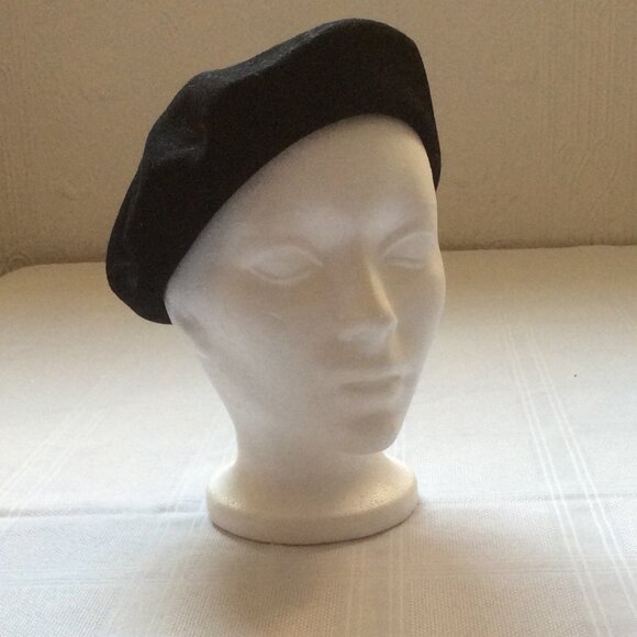 Vintage mid century Kangol black felt beret, perfect condition - Picture 1 of 4